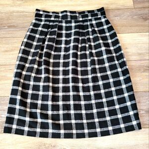 J.r. Bentley  vintage skirt  size xsmall black and white check pattern usa made
